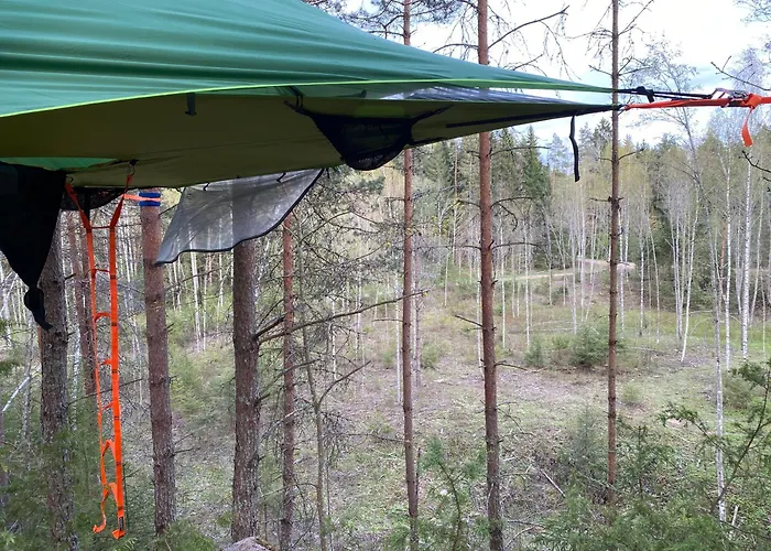 Tente de luxe Karula Stay - Cliffside Camper & Floating Treetent Ahijarve